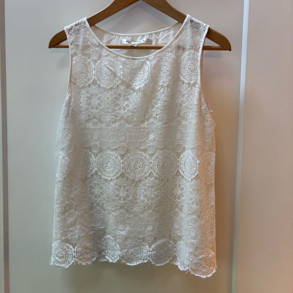 Max Studio White Lace Sleeveless Top woman’s size M